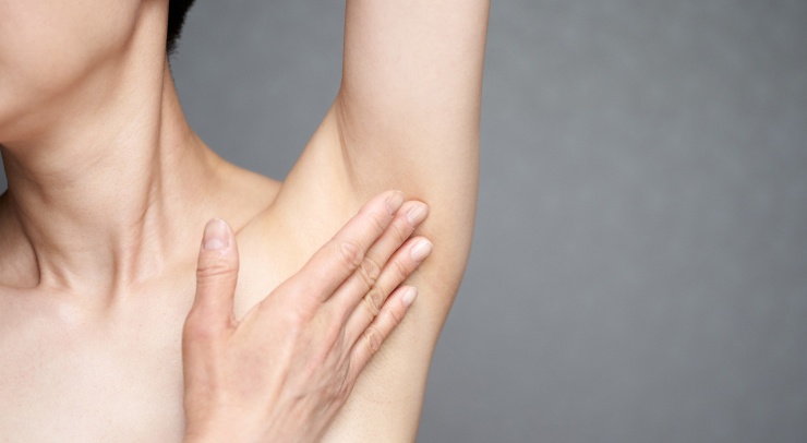 Photo des aisselles d'une jeune femme | épilation laser | Dr Ben Youssef Paris