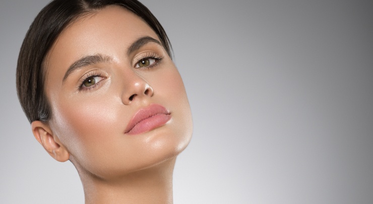 Jolie photo de profile du visage d'une jeune femme | Hydrafacial | Dr Ben Youssef Paris